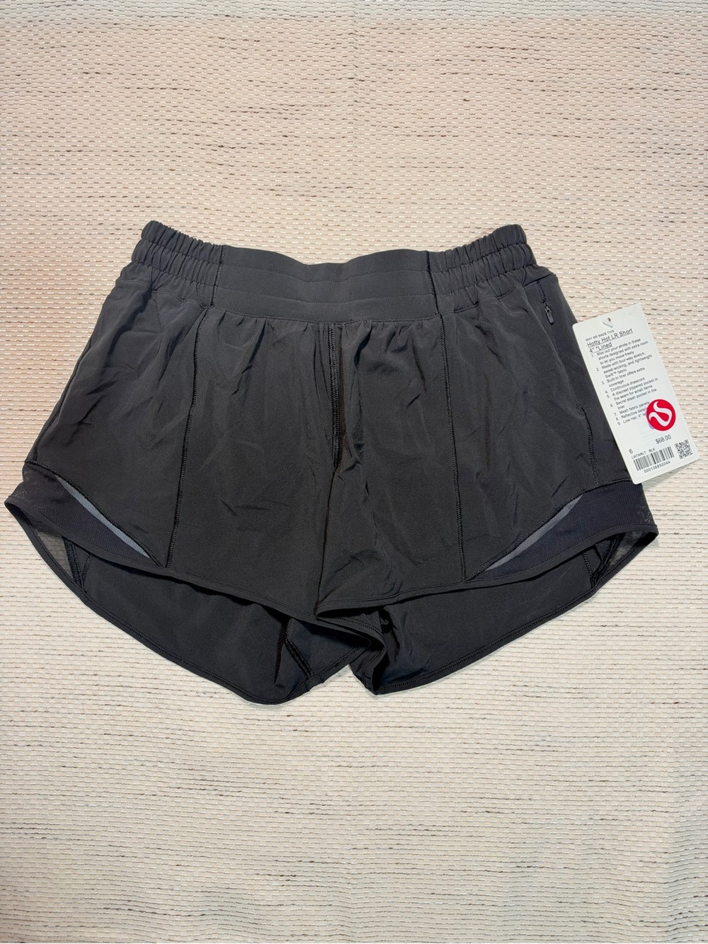 Lululemon Hotty Hot Low Rise Shorts 4" Size 6 Black Lined Stretch Running NEW